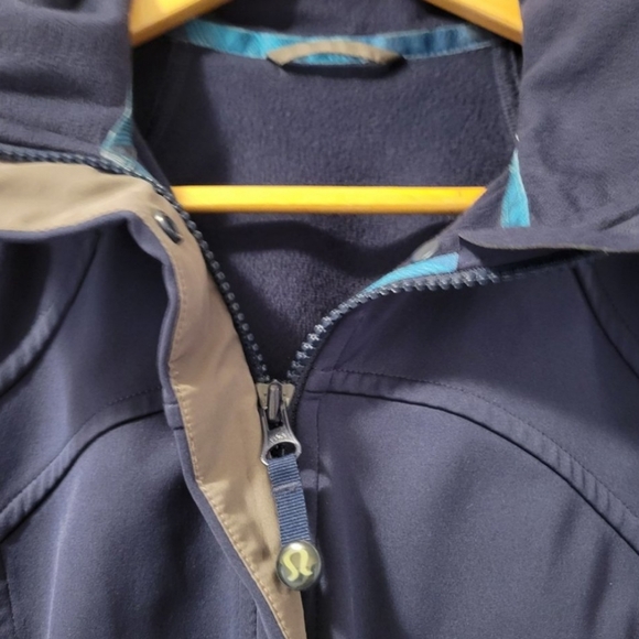 Lululemon long rain jacket - Picture 5 of 5